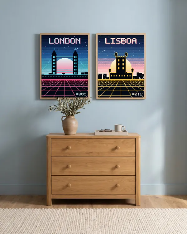 London Pixel Art + Lisbon Pixel Art Poster an der Wand
