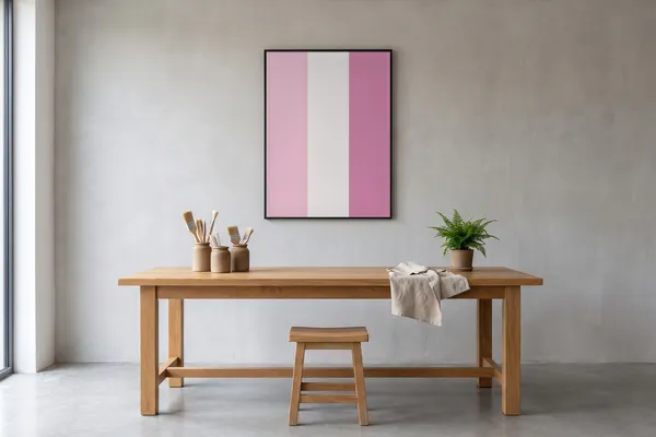 Pink French Flag Poster an der Wand